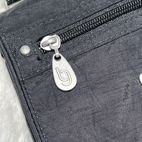 Baggallini Black Small Crossbody Purse B90 - Picture 5 of 8